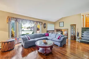 9 Dean Ct, Commack, NY 11725 - Photo 12