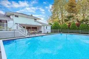 9 Dean Ct, Commack, NY 11725 - Photo 34