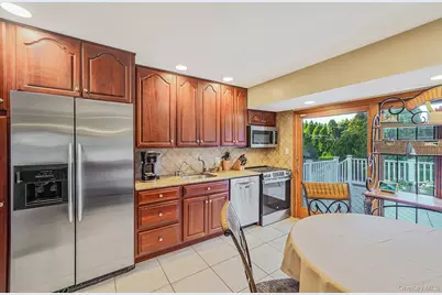 9 Dean Court, Commack, NY 11725 - Photo 16