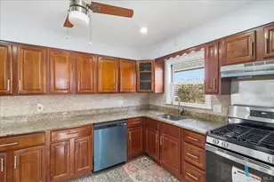 1040 Brookside Ave, Uniondale, NY 11553 - Photo 12