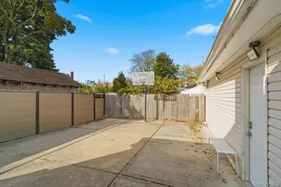 1040 Brookside Avenue, Uniondale, NY 11553 - Photo 6