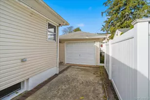 1040 Brookside Ave, Uniondale, NY 11553 - Photo 4