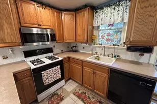 21 Lakeview Dr, Middle Island, NY 11953 - Photo 8