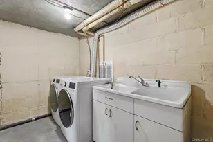 48-26 193rd St, Fresh Meadows, NY 11365 - Photo 14