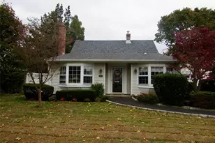 25 Pinetree Ln, Levittown, NY 11756 - Photo 2