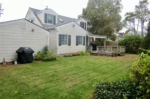 25 Pinetree Ln, Levittown, NY 11756 - Photo 24