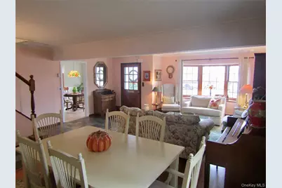 25 Pinetree Lane, Levittown, NY 11756 - Photo 6