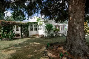 15 E Dogwood Dr, Poughkeepsie, NY 12601 - Photo 4