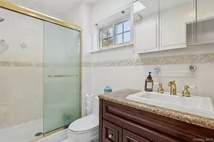 5 Valley Ln W, Woodmere, NY 11581 - Photo 20