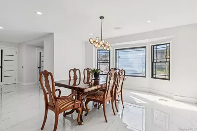 5 Valley Lane W, Woodmere, NY 11581 - Photo 4