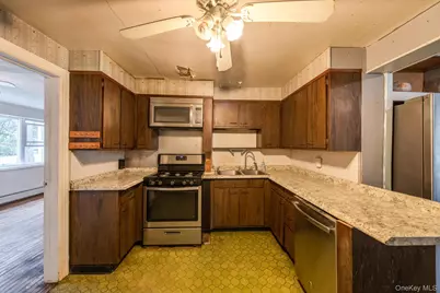 88 Buckingham Avenue, Poughkeepsie, NY 12601 - Photo 10