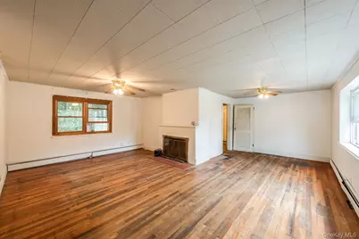 88 Buckingham Avenue, Poughkeepsie, NY 12601 - Photo 8