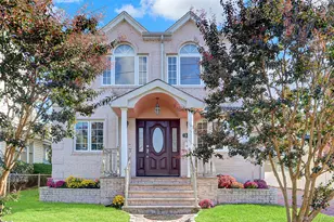 32 3rd Ave, New Hyde Park, NY 11040 - Photo 2