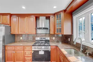 32 3rd Ave, New Hyde Park, NY 11040 - Photo 14