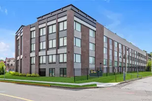 218 Middle Neck Rd, Great Neck, NY 11021 - Photo 4