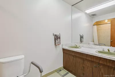 166 Park Hill Ave Yonkers, Yonkers, NY 10705 - Photo 14