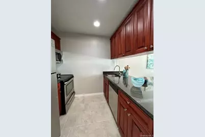 184 Hallock Road #2E2, Lake Grove, NY 11755 - Photo 2
