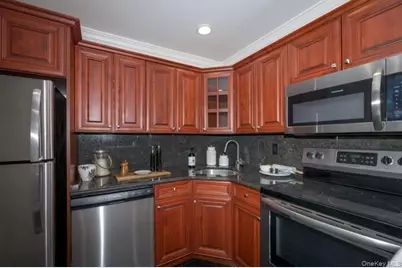 124 Easy Street #124E, Sayville, NY 11782 - Photo 2