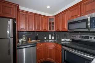 124 Easy St, Sayville, NY 11782 - Photo 2