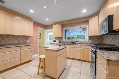 1339 E Boxwood Drive E, Hewlett, NY 11557 - Photo 10