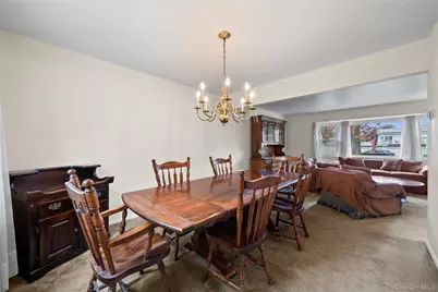 2129 Sycamore Avenue, Ronkonkoma, NY 11779 - Photo 8