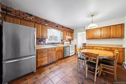 2129 Sycamore Avenue, Ronkonkoma, NY 11779 - Photo 10