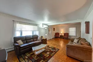 38 High St, Roslyn Heights, NY 11577 - Photo 4