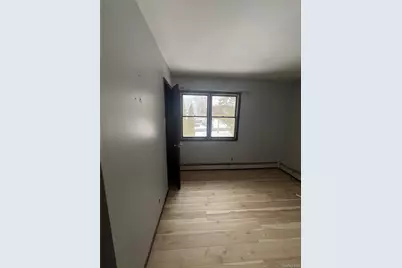 60 New Hampshire Avenue, Bay Shore, NY 11706 - Photo 16