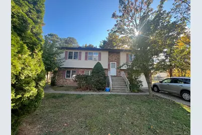 60 New Hampshire Avenue, Bay Shore, NY 11706 - Photo 1