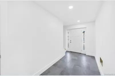 322 Miller Avenue, Freeport, NY 11520 - Photo 38