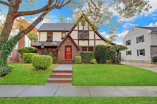 29 Brixton Rd, Garden City, NY 11530 - Photo 2