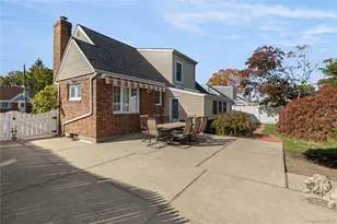 17 Cedar Dr, Farmingdale, NY 11735 - Photo 18