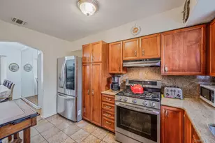 11582 237th St, Elmont, NY 11003 - Photo 4