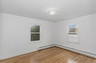 1016 Oaks Dr, Franklin Square, NY 11010 - Photo 10