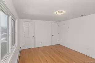 1016 Oaks Dr, Franklin Square, NY 11010 - Photo 14