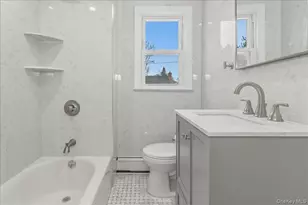 1016 Oaks Dr, Franklin Square, NY 11010 - Photo 16