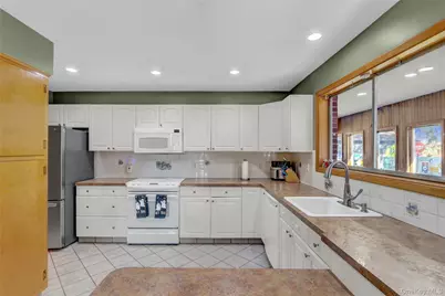 11 W 2nd Street, Deer Park, NY 11729 - Photo 14