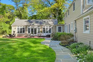 9 Monfort Dr, Huntington, NY 11743 - Photo 38