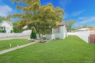 22 Highview Dr, Selden, NY 11784 - Photo 4