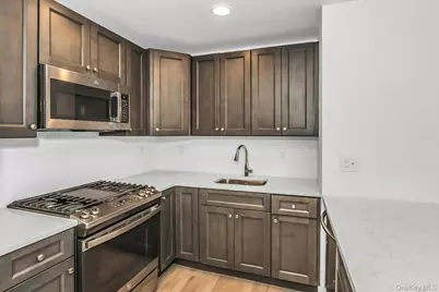 512 Breton Way, Glen Cove, NY 11542 - Photo 8