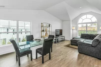 512 Breton Way, Glen Cove, NY 11542 - Photo 4