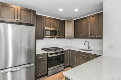 512 Breton Way, Glen Cove, NY 11542 - Photo 6