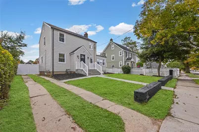 72 Woodside Avenue, Freeport, NY 11520 - Photo 2