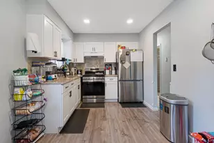 416 Fir Grove Rd, Ronkonkoma, NY 11779 - Photo 8