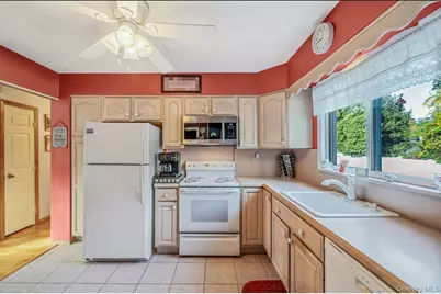 44 Lenox Street, Lindenhurst, NY 11757 - Photo 6