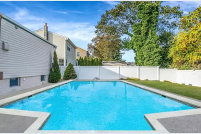 44 Lenox Street, Lindenhurst, NY 11757 - Photo 12