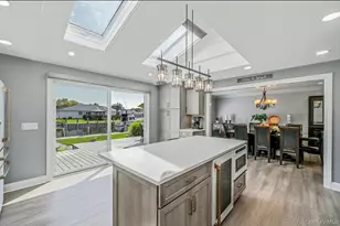 25 Harbor Ct, Copiague, NY 11726 - Photo 14