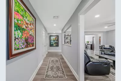 25 Harbor Court, Copiague, NY 11726 - Photo 6