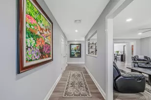 25 Harbor Ct, Copiague, NY 11726 - Photo 6