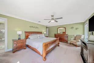 25 Harbor Ct, Copiague, NY 11726 - Photo 18